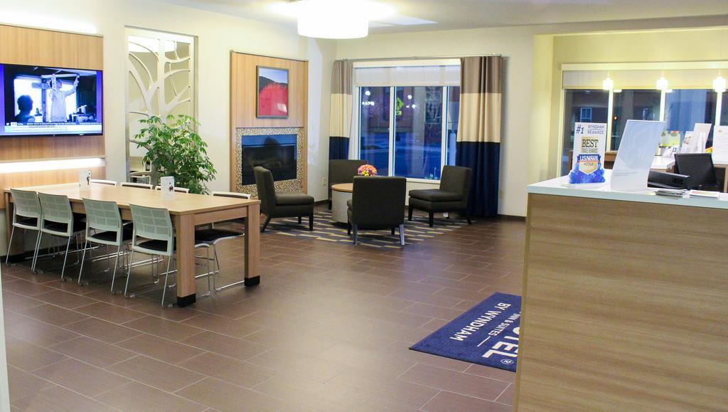 Microtel Inn & Suites By Wyndham - Penn Yan Exterior photo